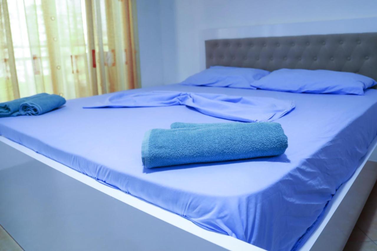 Hotel Vila Namiku Durrës Esterno foto