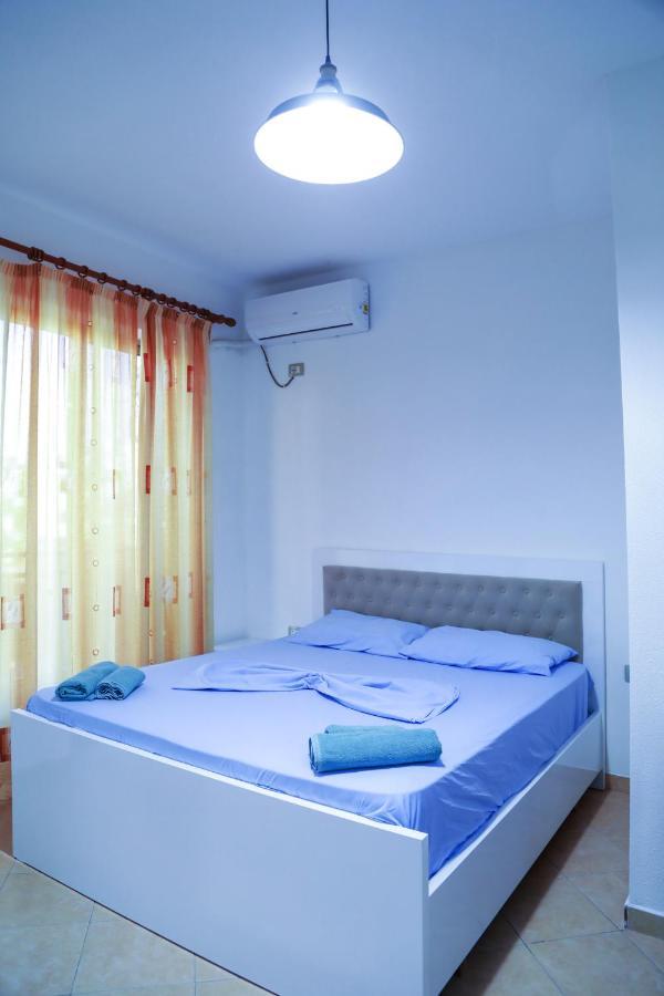 Hotel Vila Namiku Durrës Esterno foto