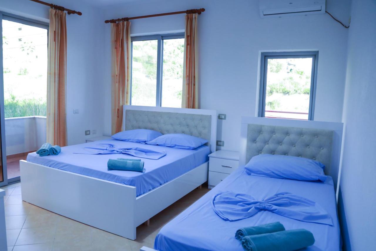 Hotel Vila Namiku Durrës Esterno foto