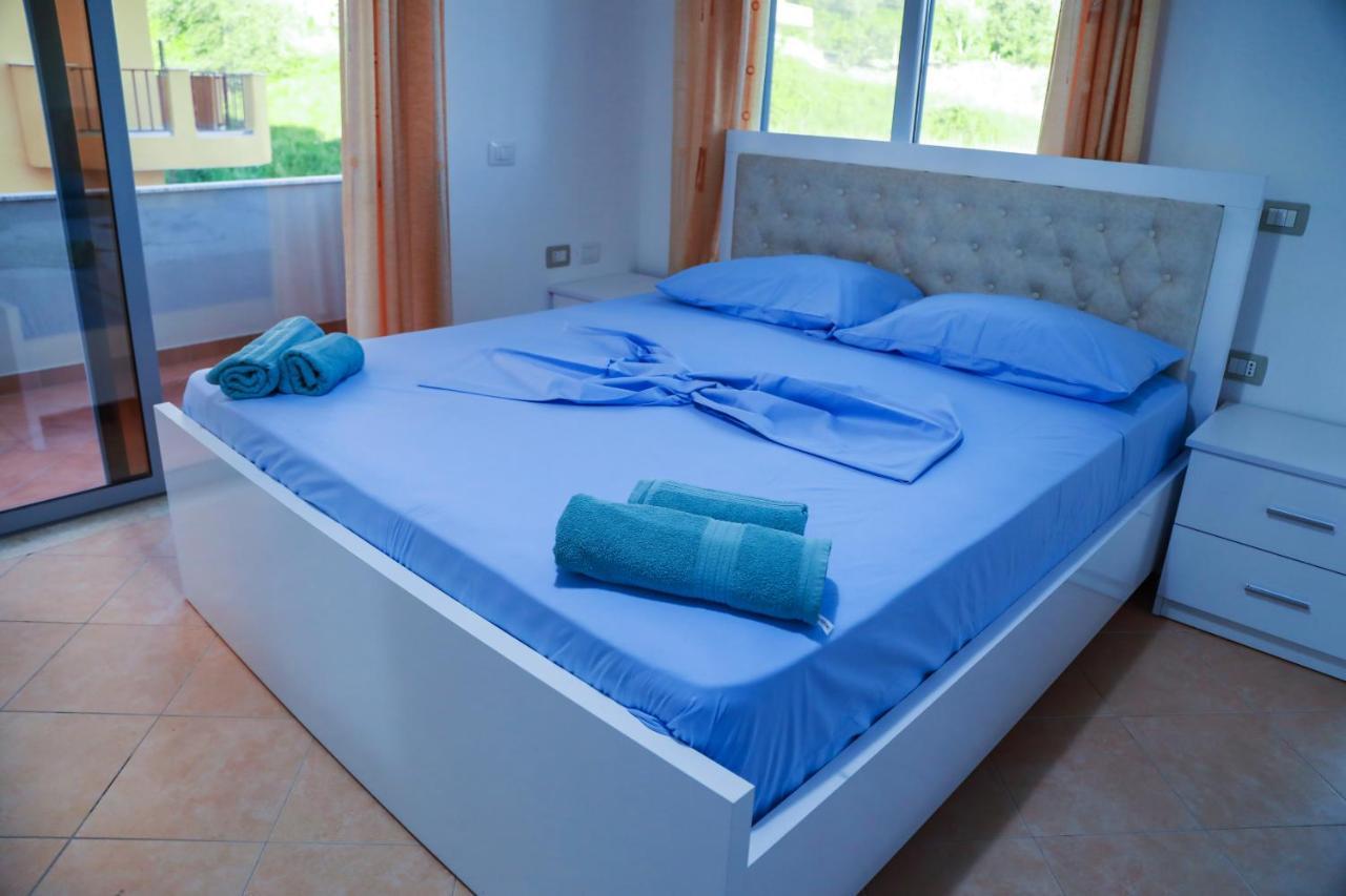 Hotel Vila Namiku Durrës Esterno foto