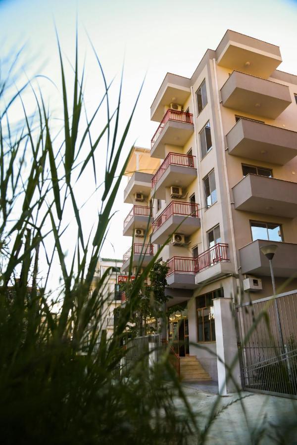 Hotel Vila Namiku Durrës Esterno foto