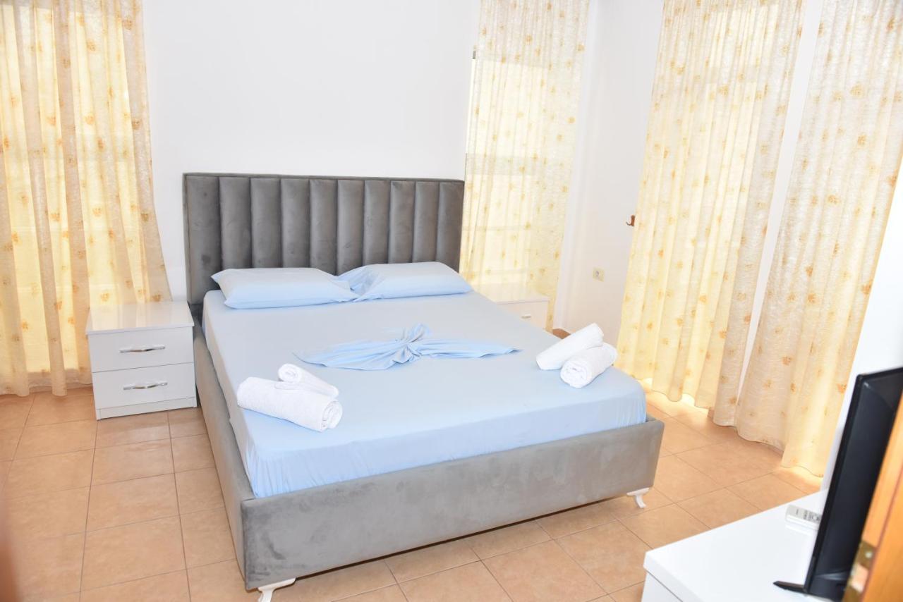 Hotel Vila Namiku Durrës Esterno foto