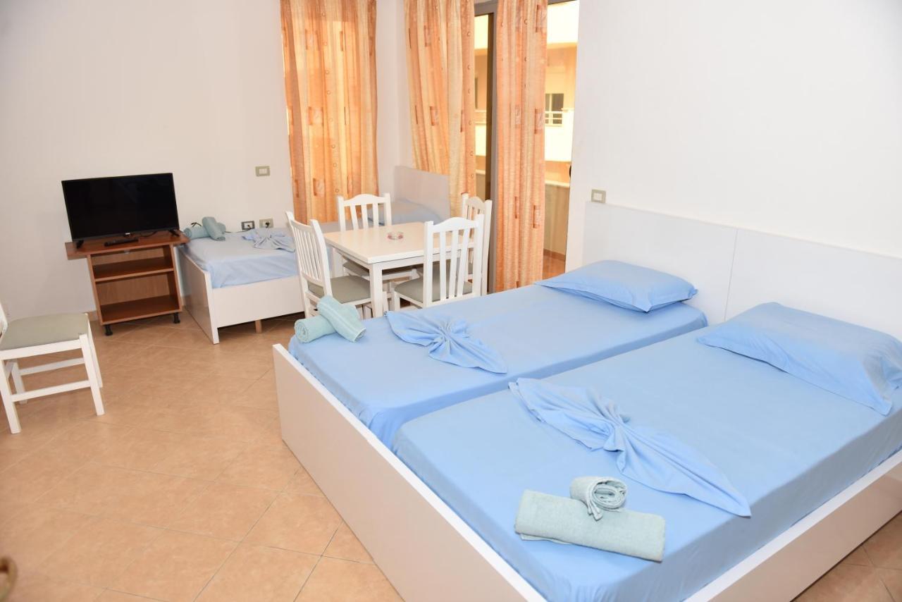 Hotel Vila Namiku Durrës Esterno foto