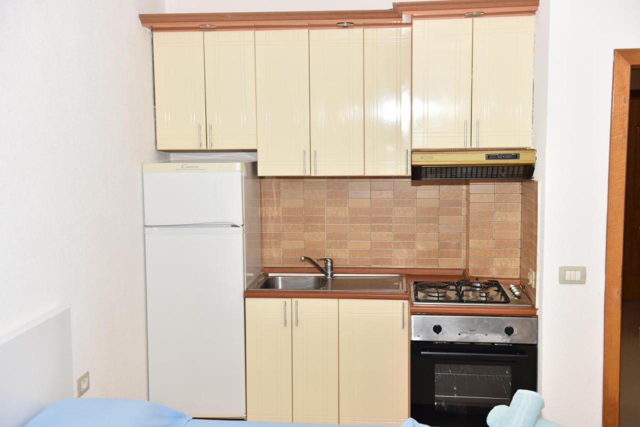Hotel Vila Namiku Durrës Esterno foto