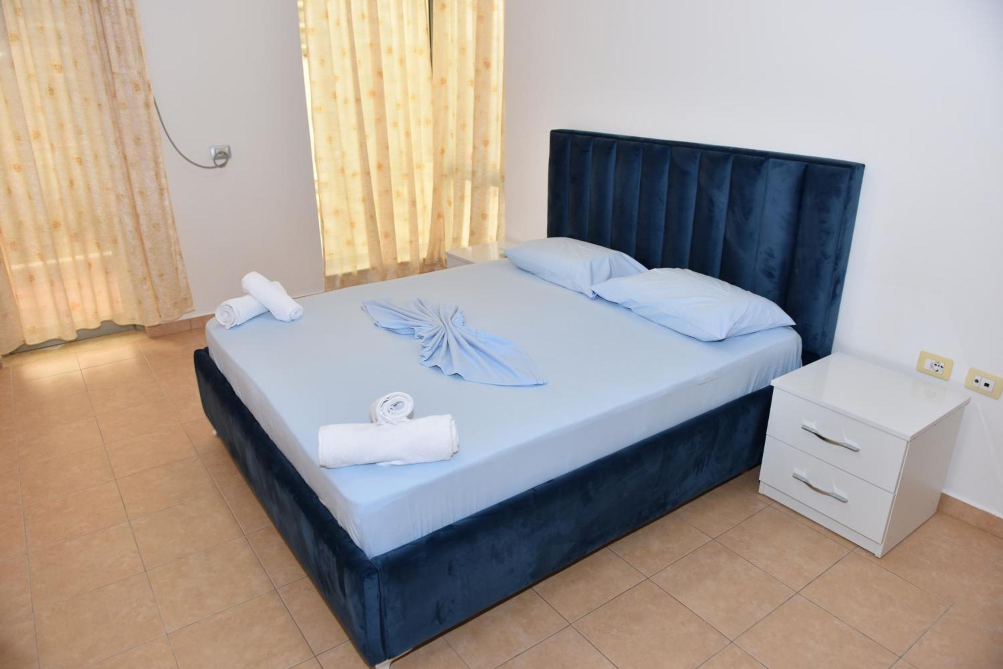 Hotel Vila Namiku Durrës Esterno foto
