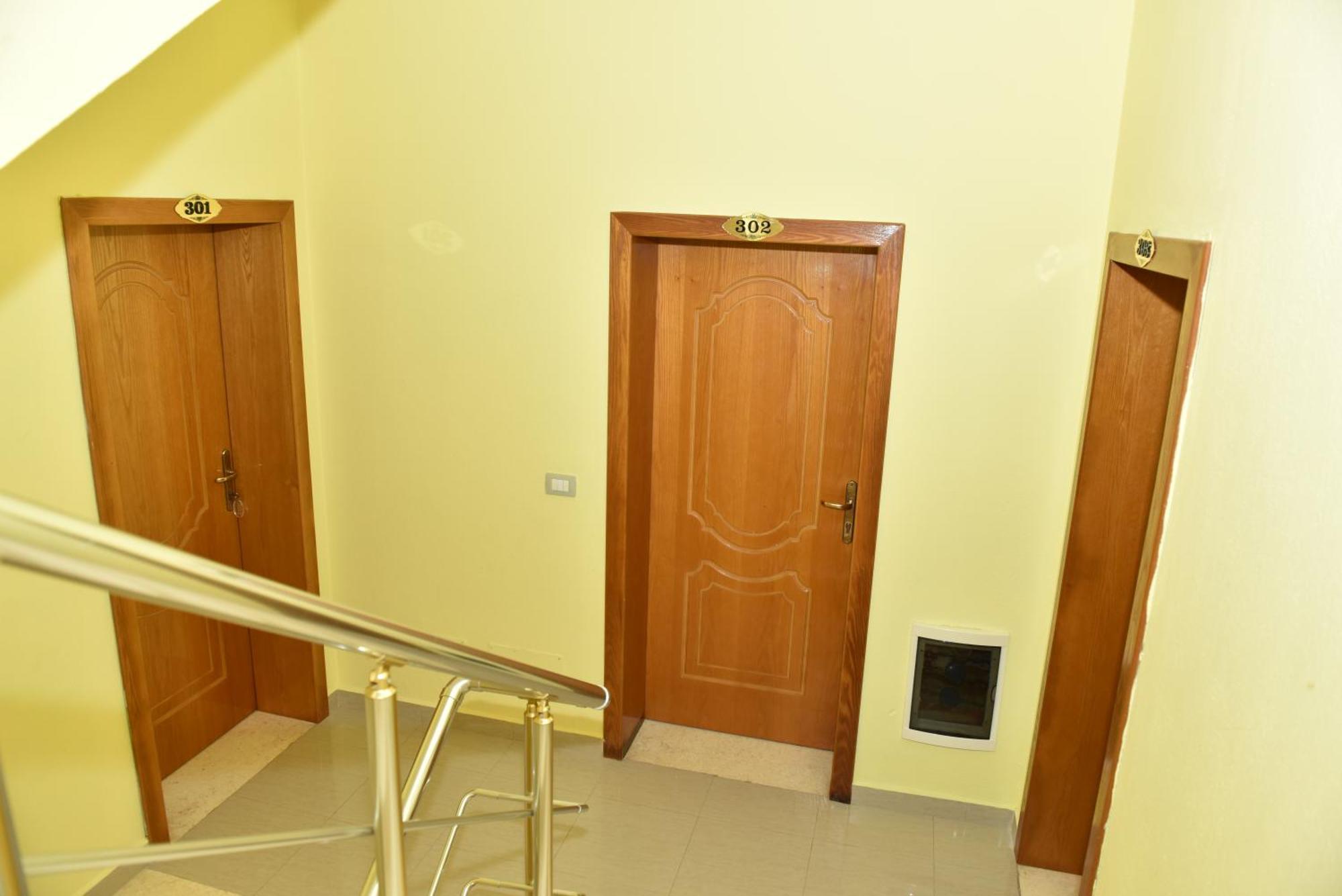 Hotel Vila Namiku Durrës Esterno foto