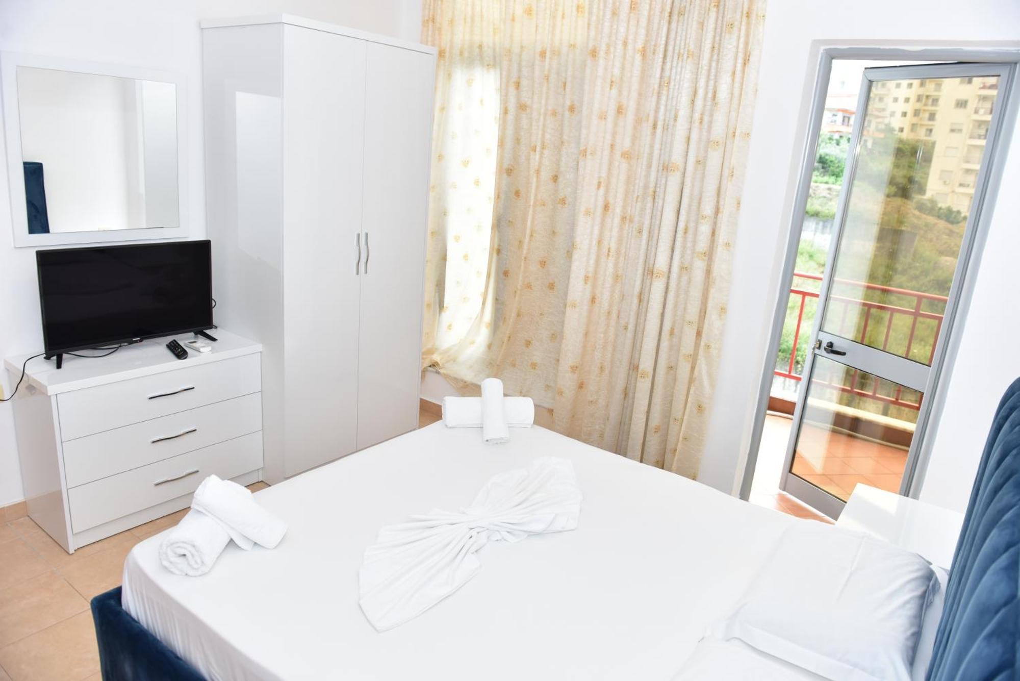 Hotel Vila Namiku Durrës Esterno foto