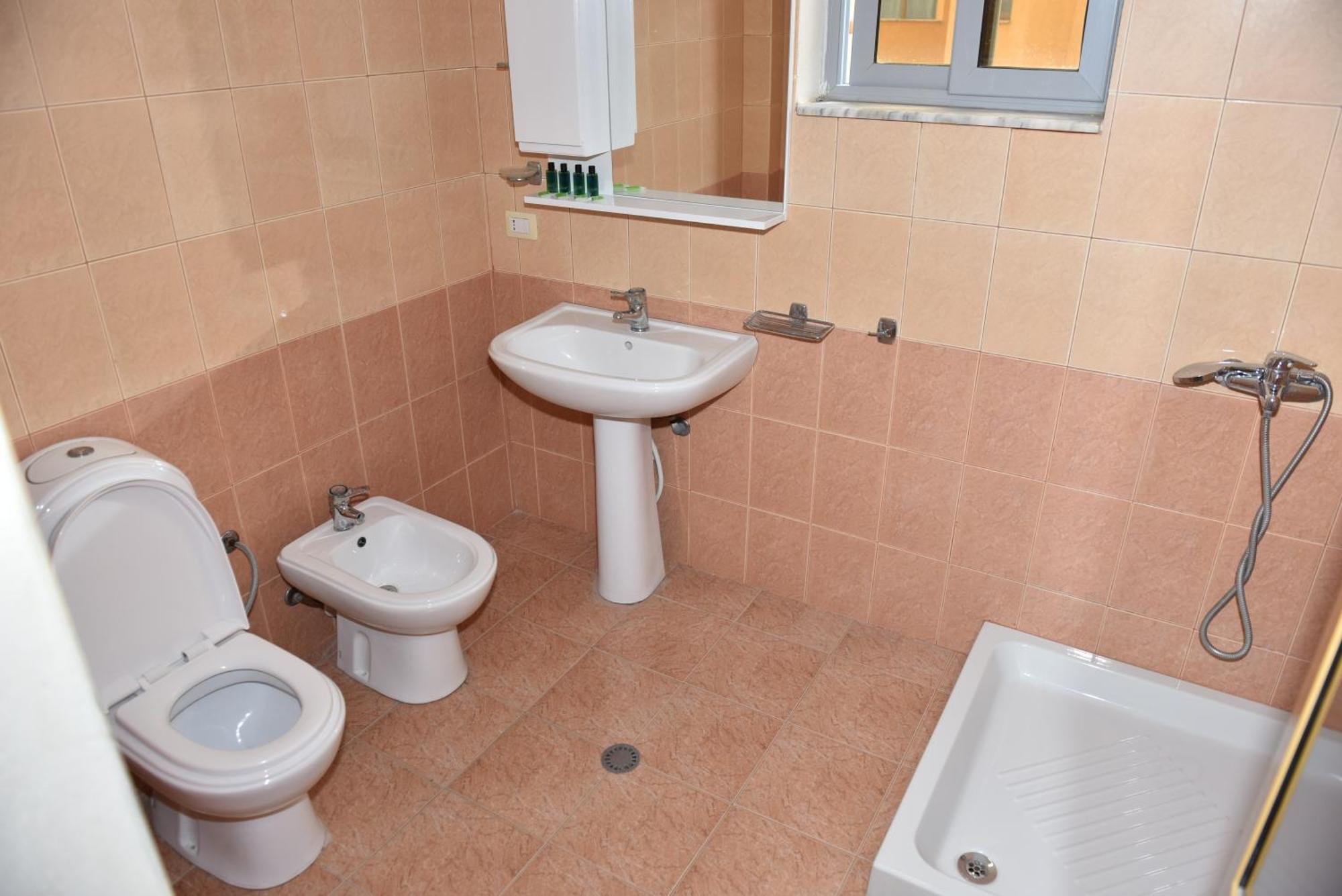 Hotel Vila Namiku Durrës Esterno foto